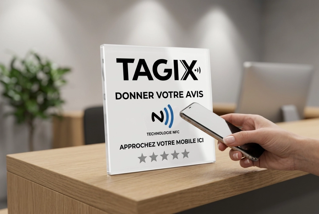 Plaque NFC Plexiglass 70x70 mm avec le logo tagix pour donner les avis avec un fond